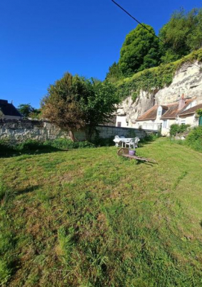 The beautiful troglodyte of Loches
